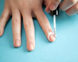 Чем мажут вокруг ногтя при маникюре: полезные рекомендации, практические советы и отзывы